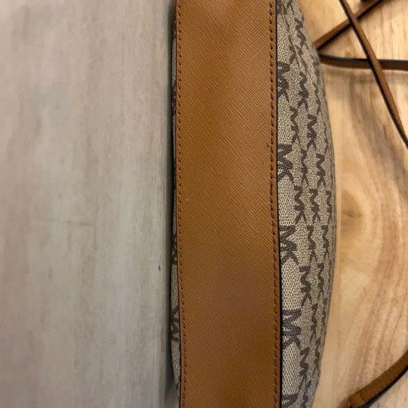 Michael Kors Jet Set monogrammed Logo Crossbody Bag - Picture 9 of 16